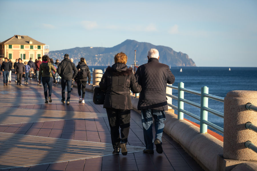Promenade sur le lungomare de Gênes à Boccadasse