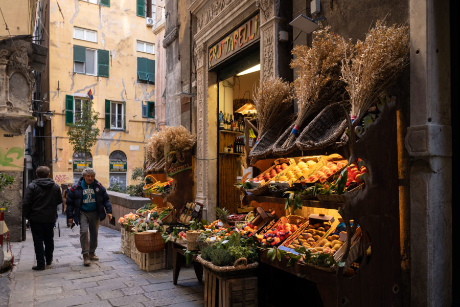 Scène de rue, boutique de légumes à Gênes