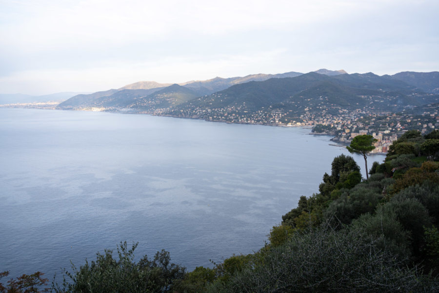 Vue sur Camogli et Gênes, randonnée dans le parc de Portofino