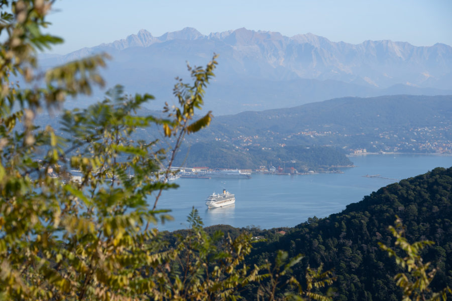 Vue sur La Spezia depuis les collines des Cinque Terre