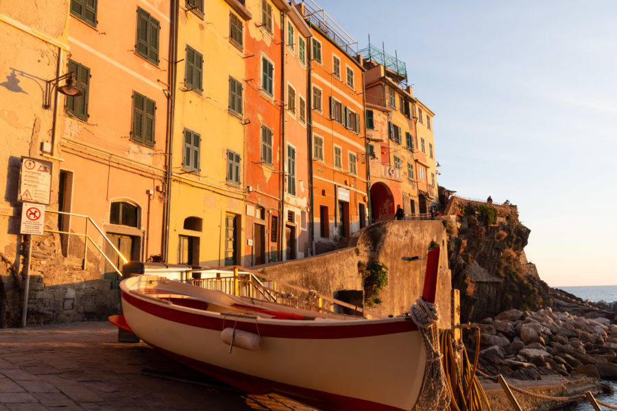 Port de Riomaggiore au coucher du soleil