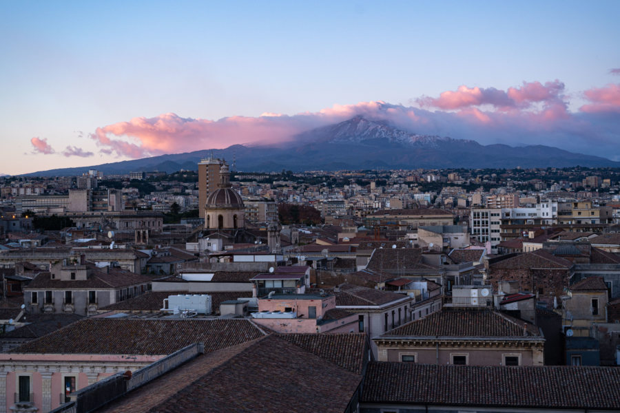 Vue sur Catane au coucher du soleil depuis Badia Sant'Agata