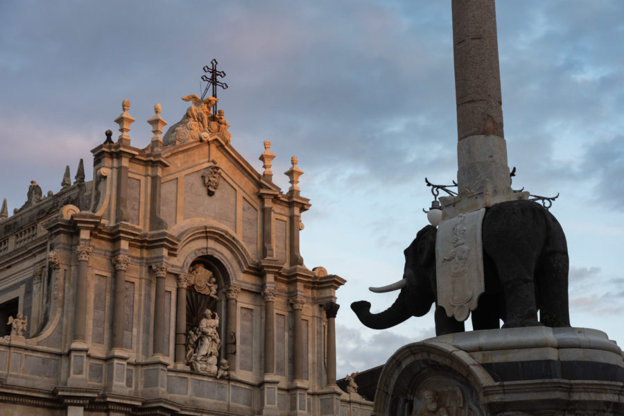 Cathédrale et éléphant et Catane, piazza Duomo