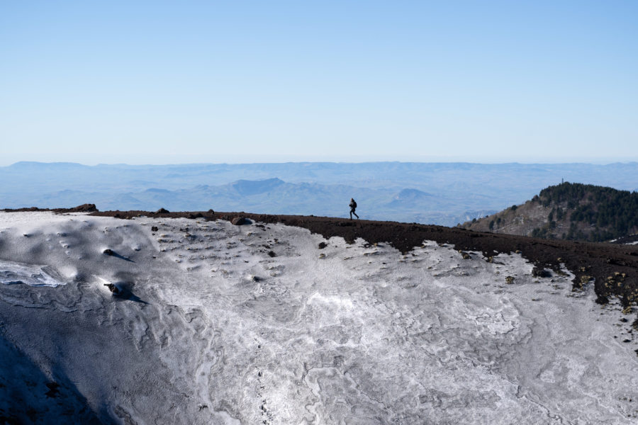 Randonnée sur le cratère Silvestri, l'Etna l'hiver
