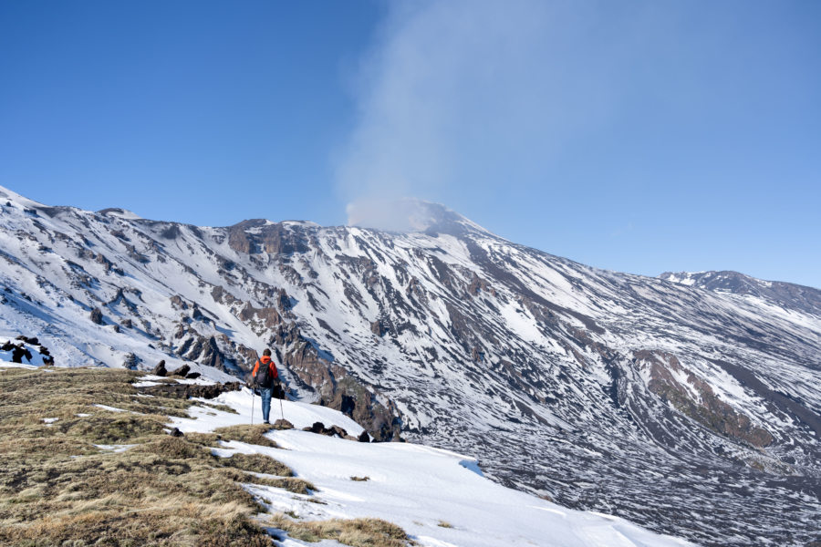 Randonnée sur l'Etna l'hiver : vallée del bove depuis le refuge Sapienza