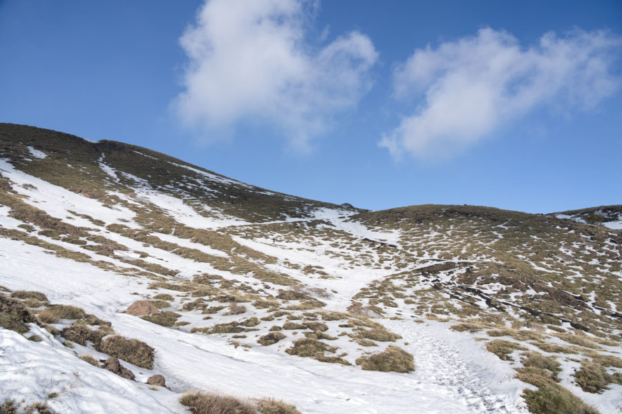 Vallée del bove sur l'Etna, randonnée dans la neige