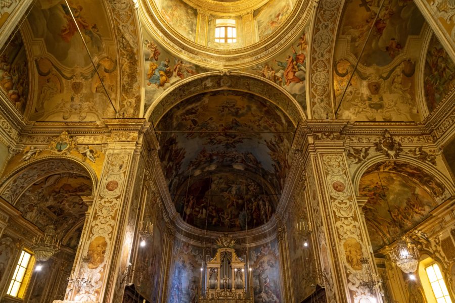 Intérieur de la basilique Saint-Sébastien à Acireale