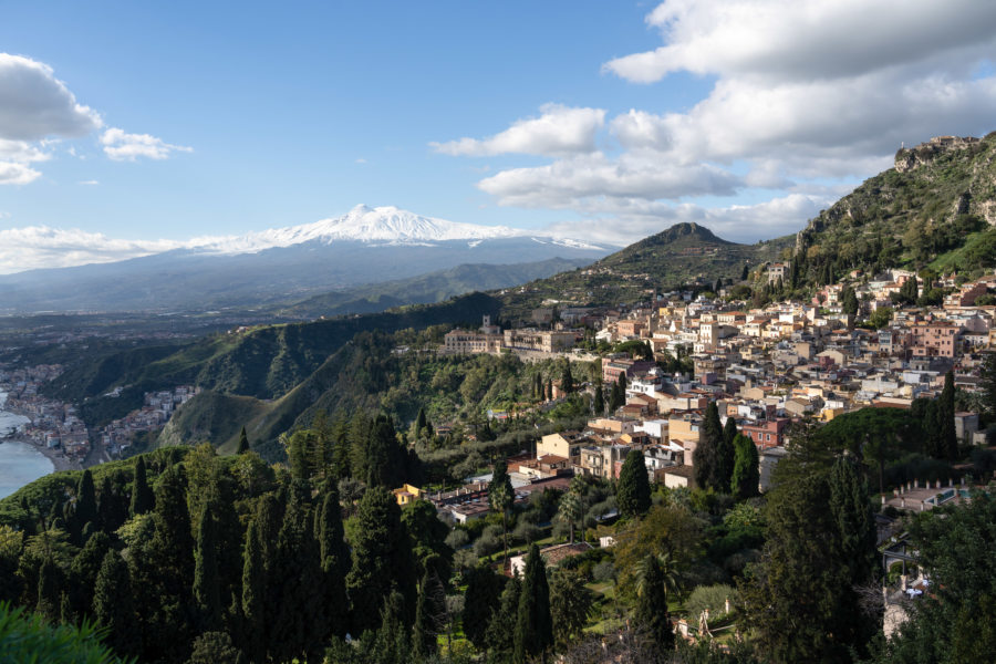 Vue sur Taormina depuis le théâtre grec