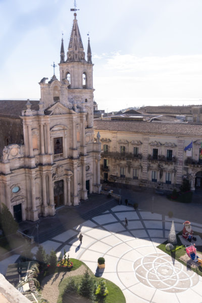 Vue depuis le toit du duomo à Acireale