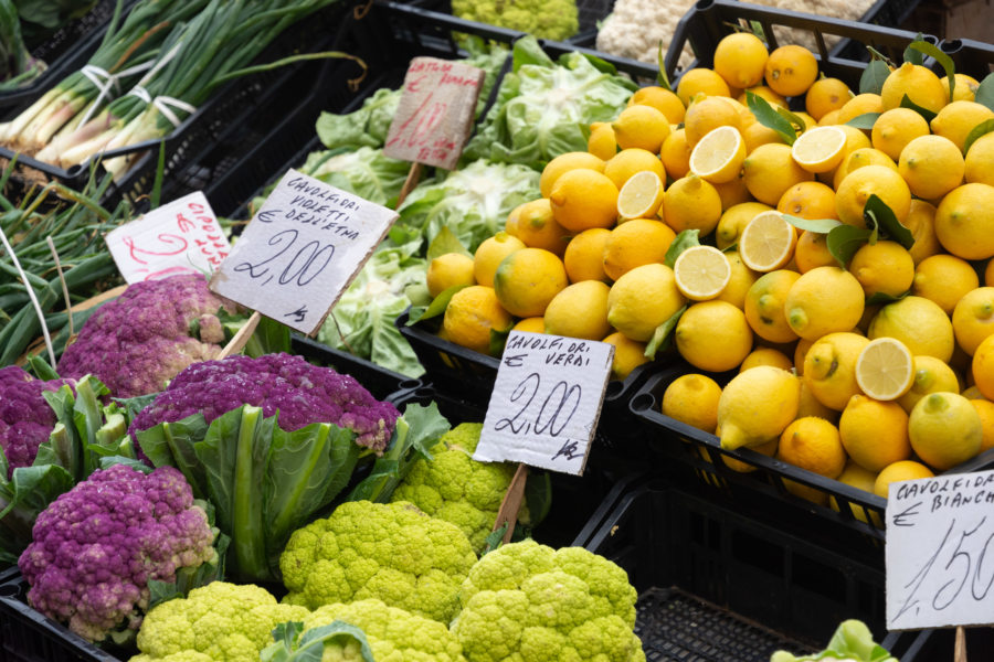 Marché de Syracuse avec citrons et choux