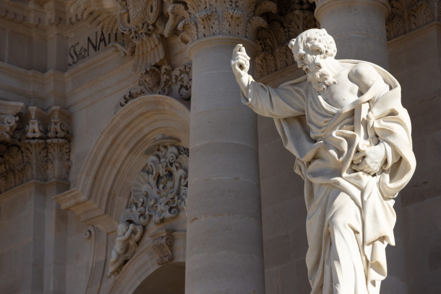 Statue sur le Duomo de Syracuse