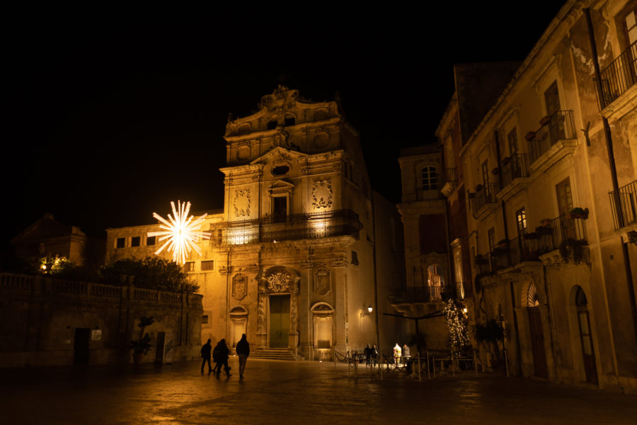 Place du Duomo la nuit à Ortigia, Syracuse
