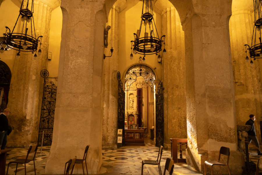 Visite de l'intérieur de la cathédrale de Syracuse, Sicile