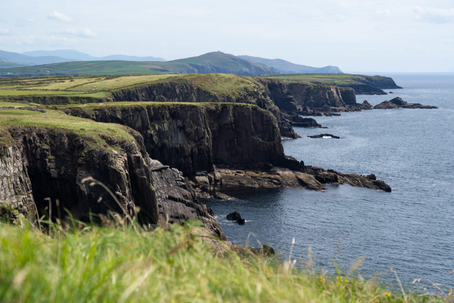 Falaises sur la Dingle way, randonnée en Irlande