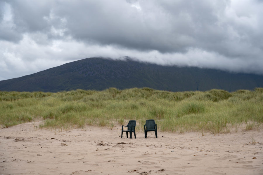 Chaises sur Camp beach, Dingle way