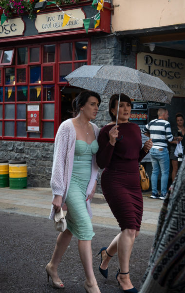 Femmes chic à Killarney, Irlande