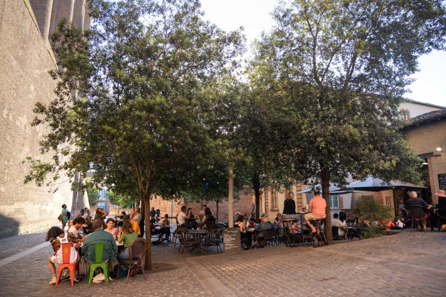 Terrasse de bar l'été à Albi