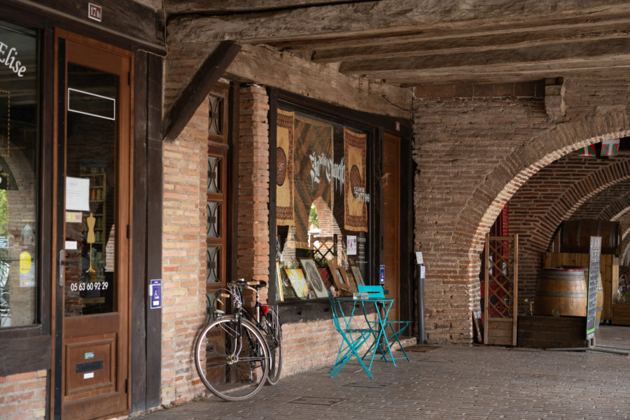 Lisle-sur-Tarn et ses arcades, dans les environs d'Albi