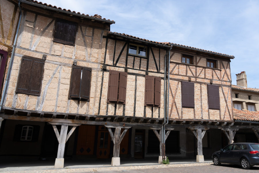 Lautrec, près d'Albi, et ses maisons à colombages