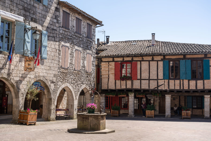 Mairie de Castelnau de Montmiral, village du Tarn