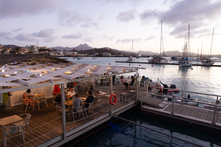 Bar flottant de Mindelo au Cap Vert