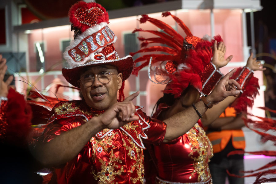Défilé de l'école de samba au Carnaval de Mindelo