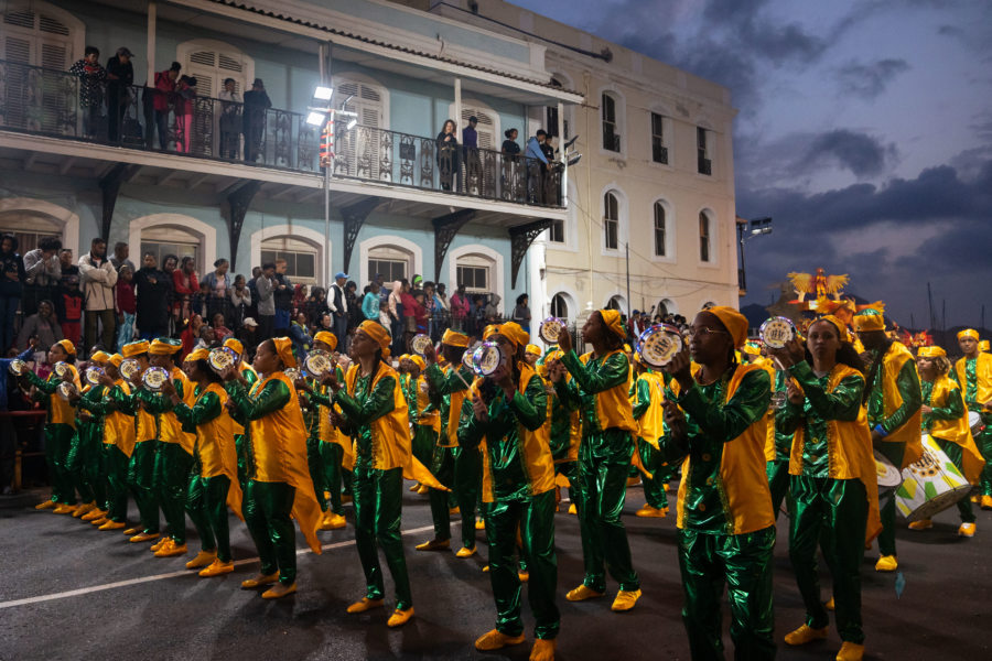 Carnaval de Mindelo : bateria et musiciens