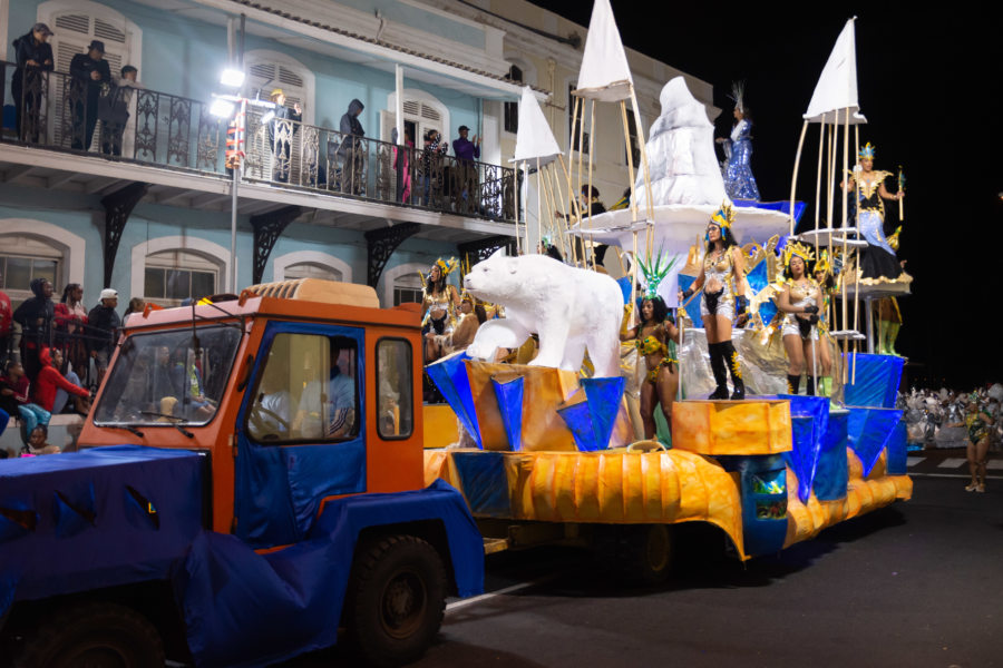 Char au carnaval de Mindelo