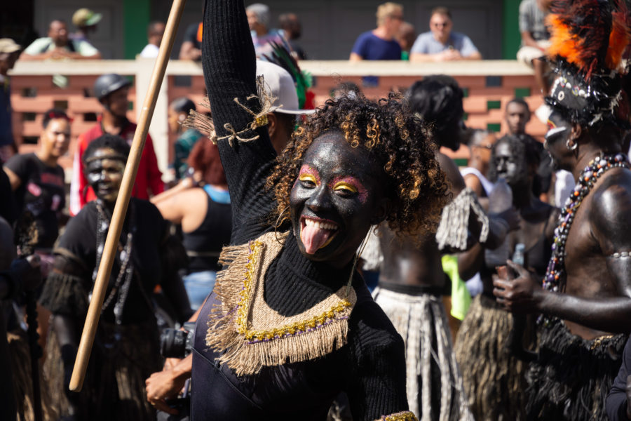 Enterrement du carnaval de Mindelo avec les mandigas de Ribeira Bote
