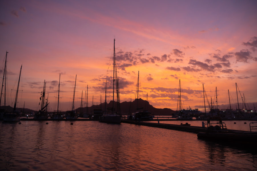 Coucher de soleil sur la marina de Mindelo