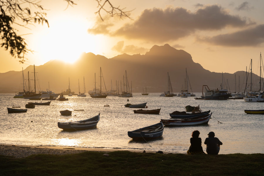 Coucher de soleil sur la plage à Mindelo, Sao Vicente