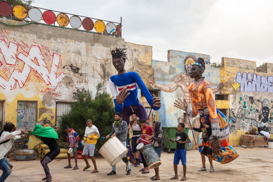 Géants au carnaval de Mindelo au Cap-Vert