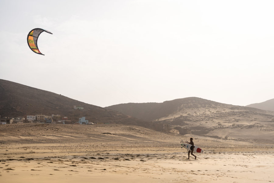 Kite surf sur la plage de Salamansa au Cap Vert