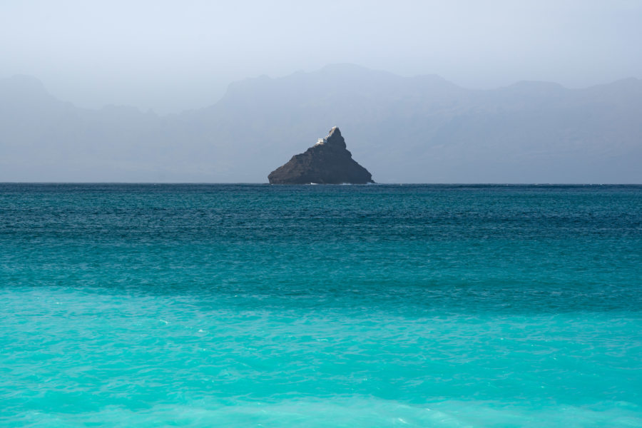 Plage de Laginha et Rocher Djeu