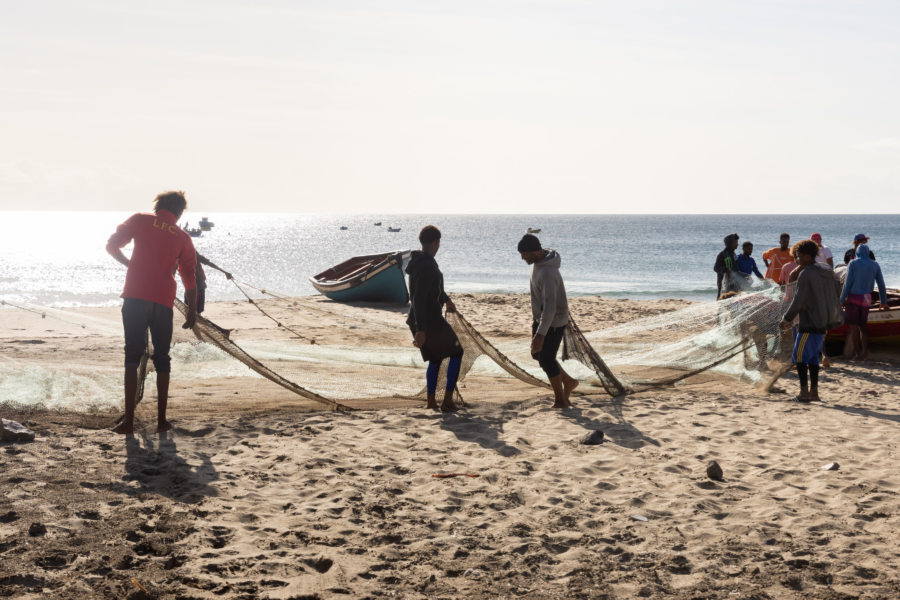 Filets de pêche sur la plage de Sao Pedro, Cap Vert