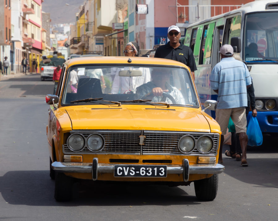Vieille voiture à Mindelo au Cap Vert