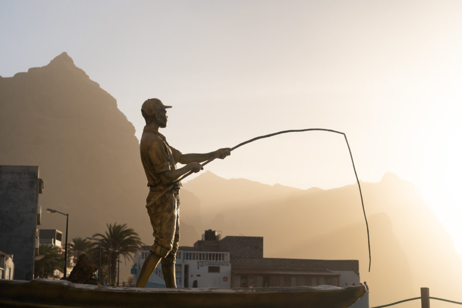 Statue de pêcheur à Ponta do Sol, Santo Antao