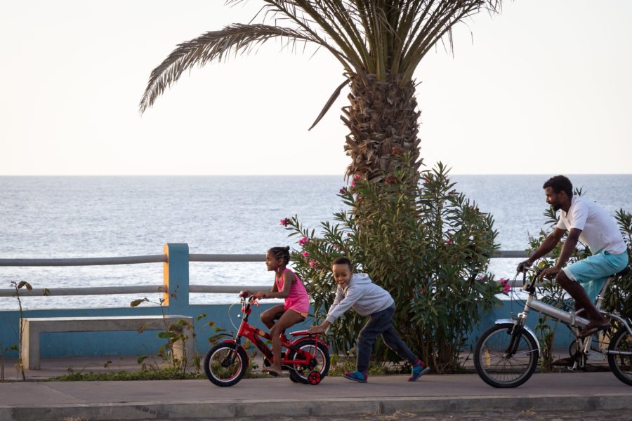 Enfants qui jouent à Ponta do Sol, Santo Antao