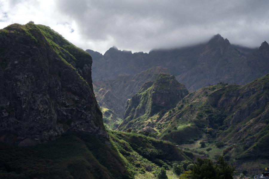 Vue sur la montagne dans la vallée de Paul à Santo Antao