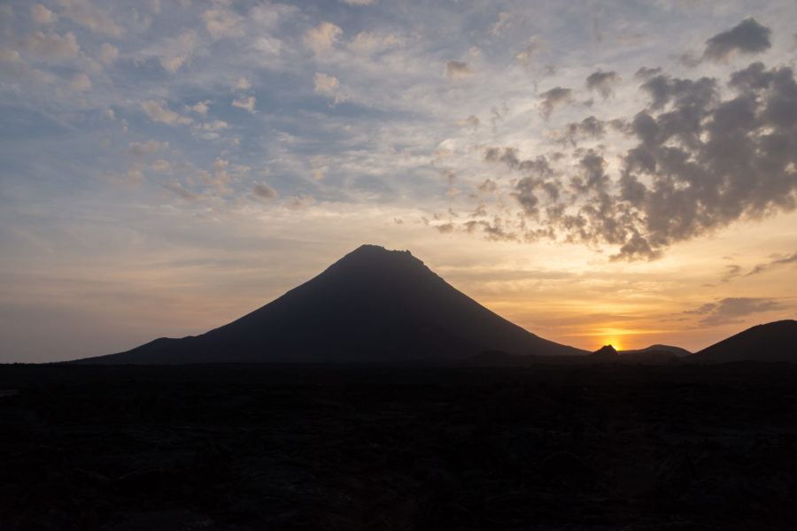 Volcan Pico do Fogo au lever du soleil