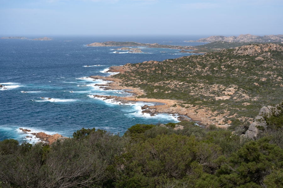 Cala francese, rochers en bord de mer à la Maddalena