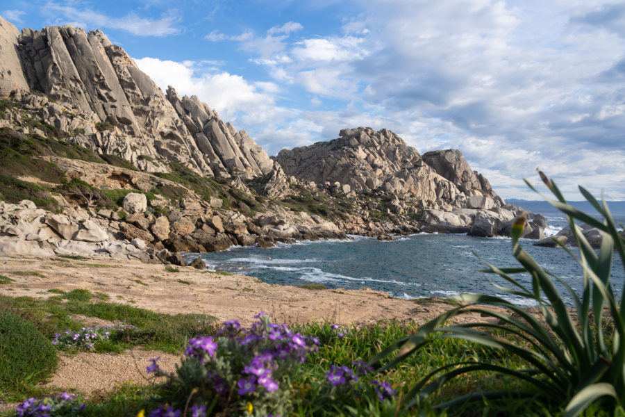 Randonnée dans la vallée de la luna au Capo Testa en Sardaigne