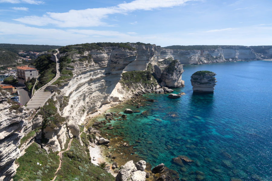 Vue sur les falaises de Bonifacio depuis les remparts