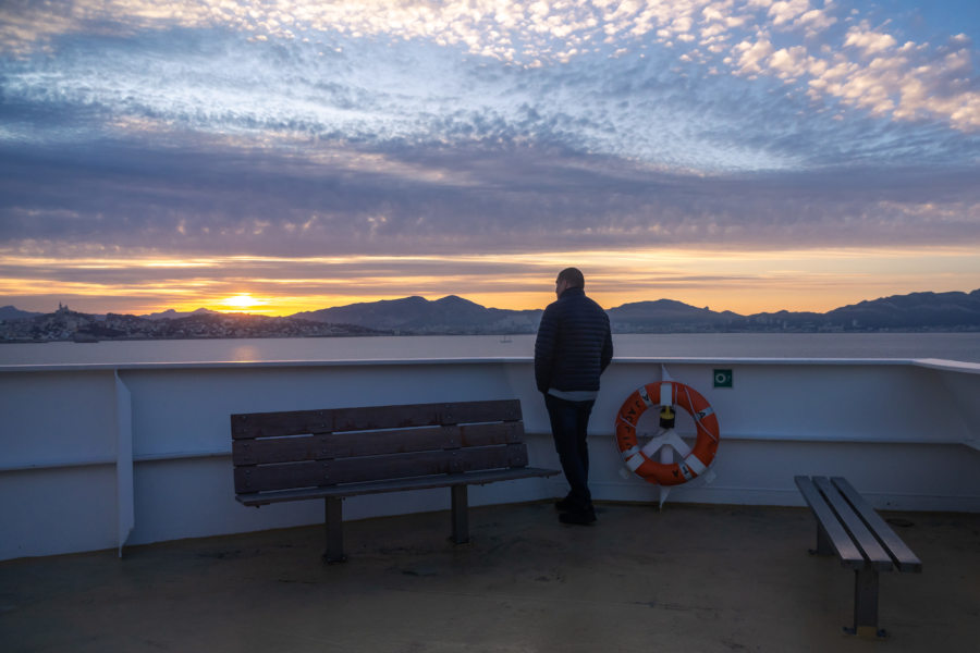 Ferry entre Corse et Marseille, lever de soleil