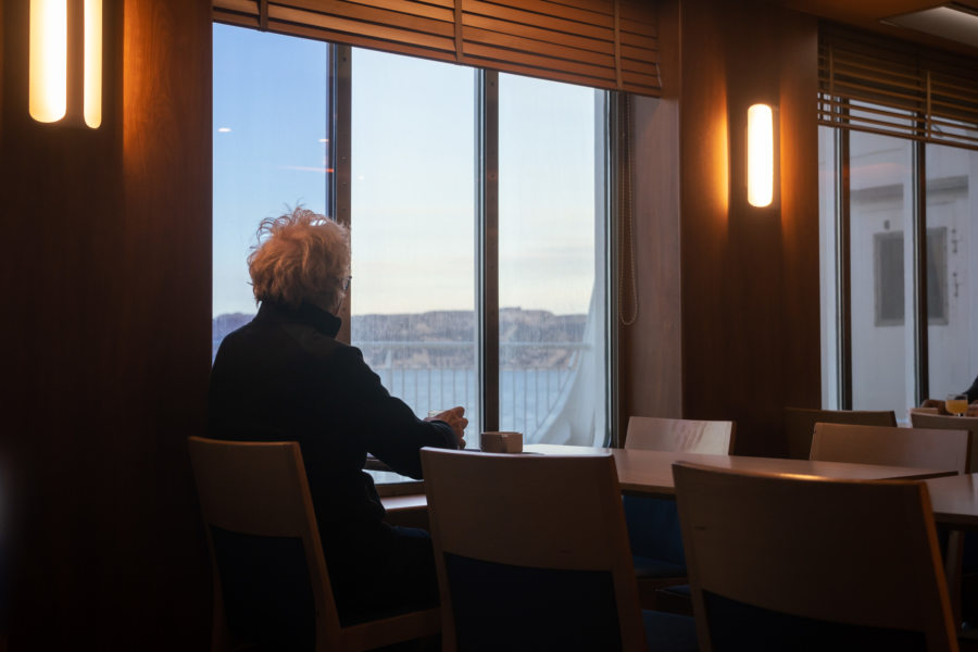 Intérieur du ferry, traversée en Marseille et Corse