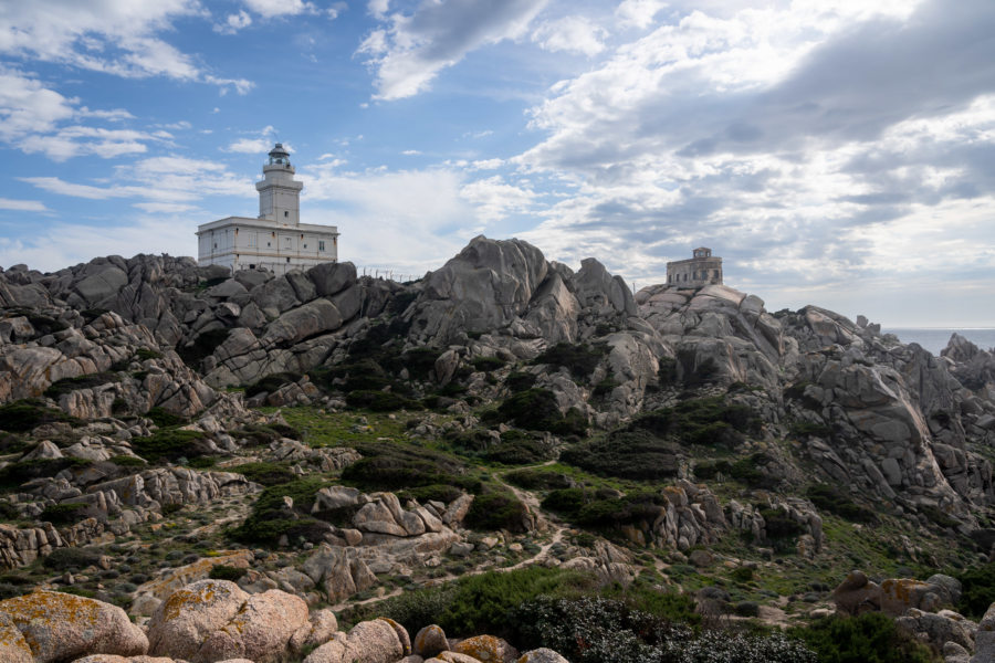 Phare du Capo Testa et rochers