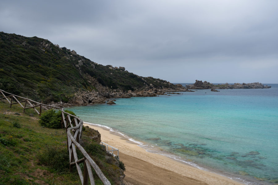 Plage de Rena Bianca au nord de la Sardaigne