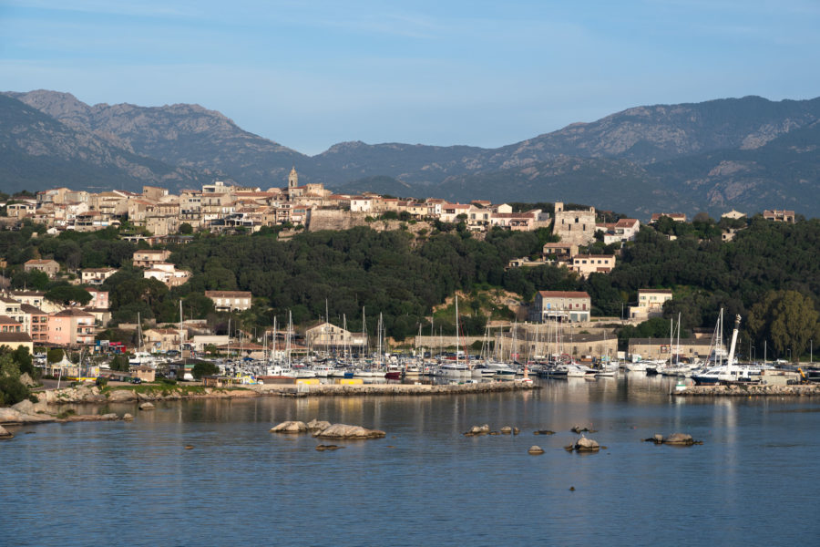 Arrivée en bateau à Porto Vecchio l'hiver