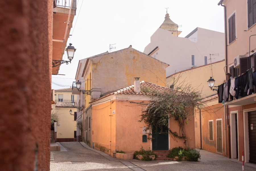 Ruelle à la Maddalena en Sardaigne