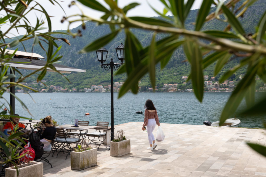 Bord de mer à Dobrota, bouches de Kotor